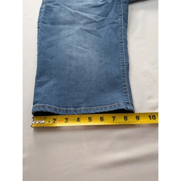 Democracy "Ab"solution Blue Denim Bermuda Shorts Medium Wash Women 8 Stretch - Picture 6 of 11